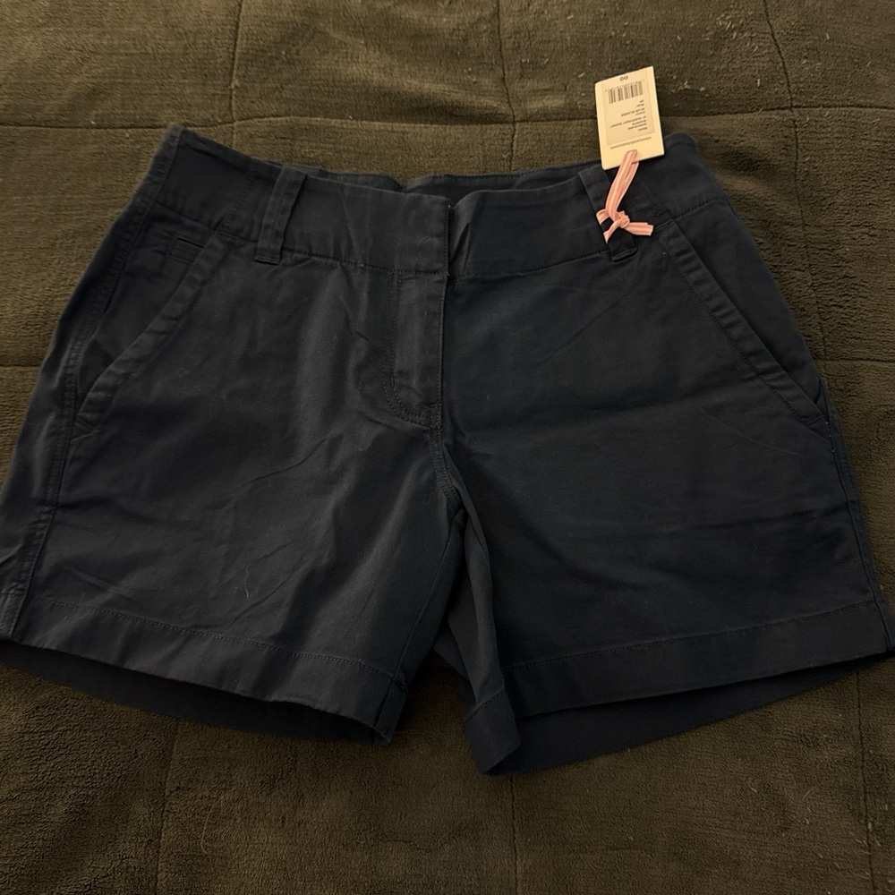 NWT vineyard vines 00 everyday short 5’’
Navy blue blazer color